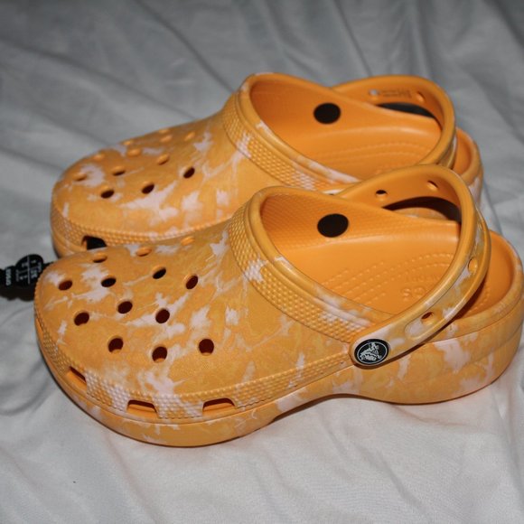 Crocs Women's Classic Platform Graphic Clogs Orange Sorbet Butterfly - Picture 2 of 3